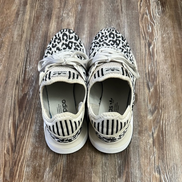 ADIDAS Swift Run X Womens Gray Leopard Shoes 10.5 - Picture 2 of 5